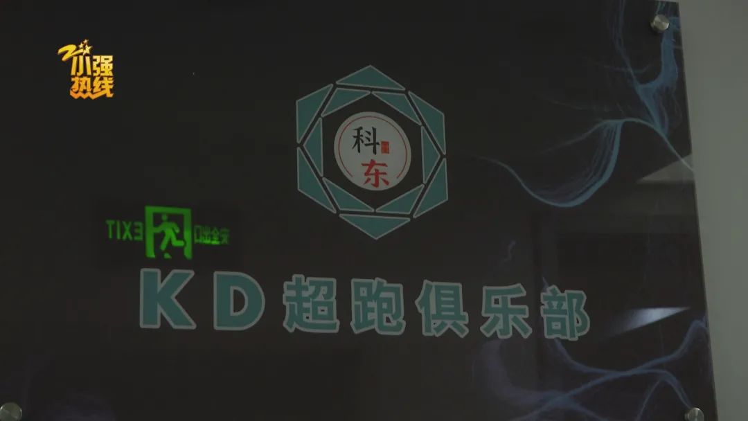 DƬ